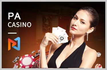 Bàn chơi casino trực tuyến với người chia bài và chip cược